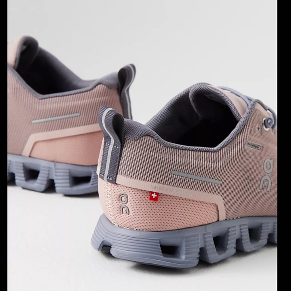 On Running Cloud 5 Waterproof Sneakers - Picture 4 of 15